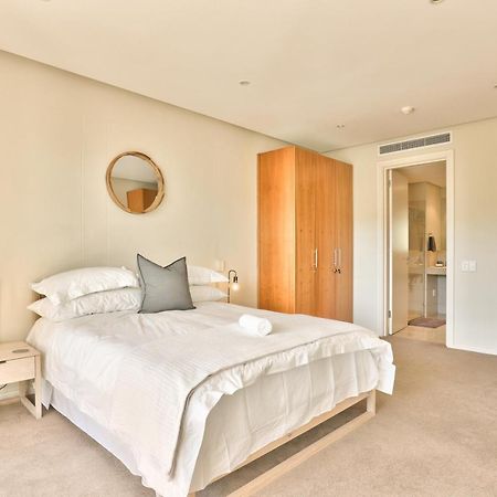 Elegant V&A Waterfront Canal Apartment เคปทาวน์ ภายนอก รูปภาพ