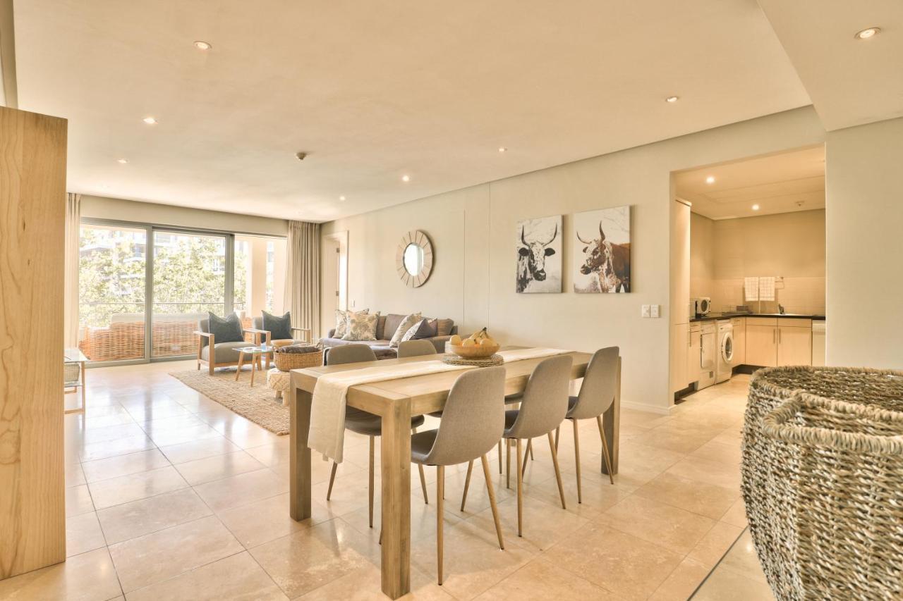 Elegant V&A Waterfront Canal Apartment เคปทาวน์ ภายนอก รูปภาพ