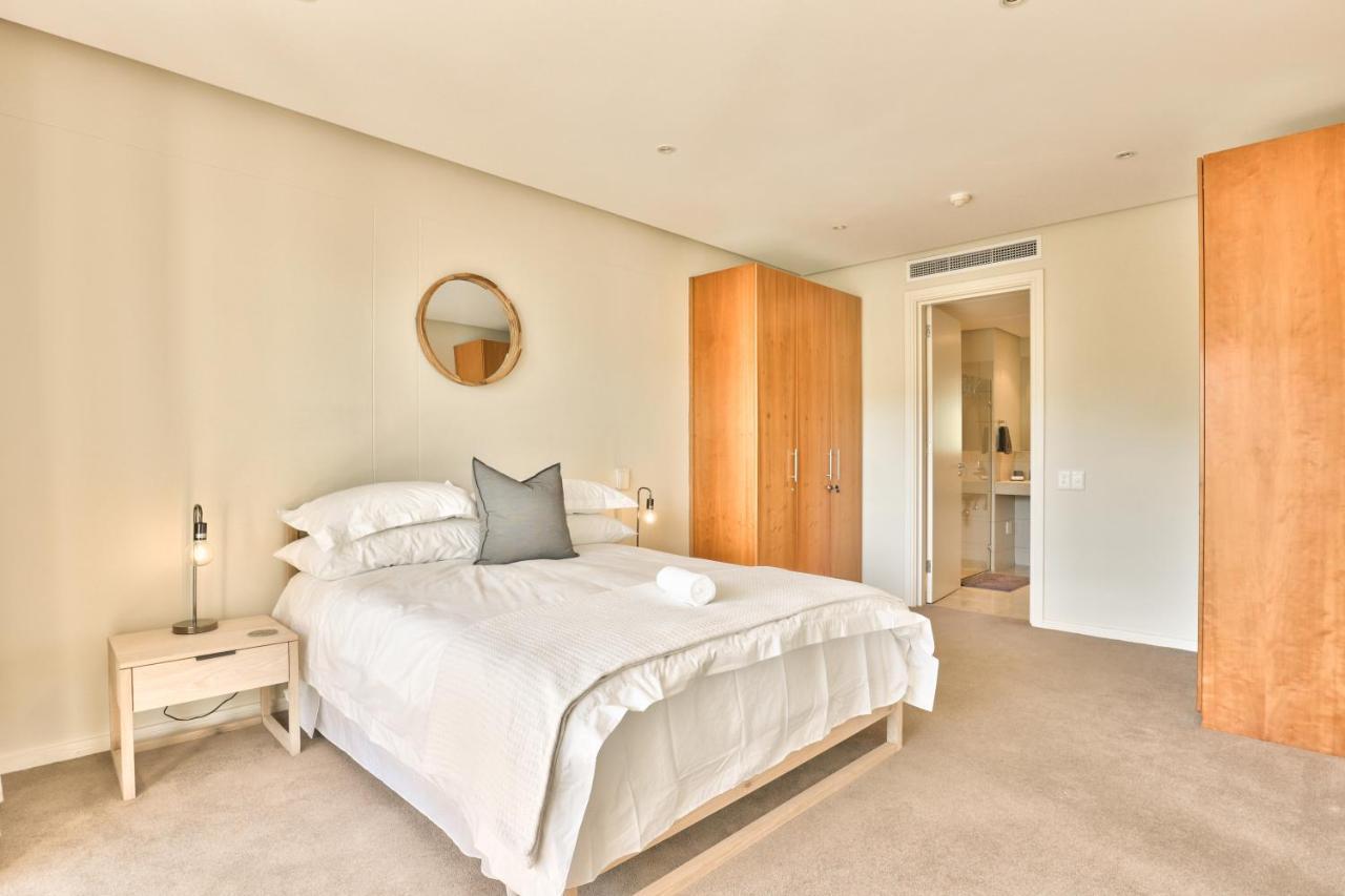 Elegant V&A Waterfront Canal Apartment เคปทาวน์ ภายนอก รูปภาพ