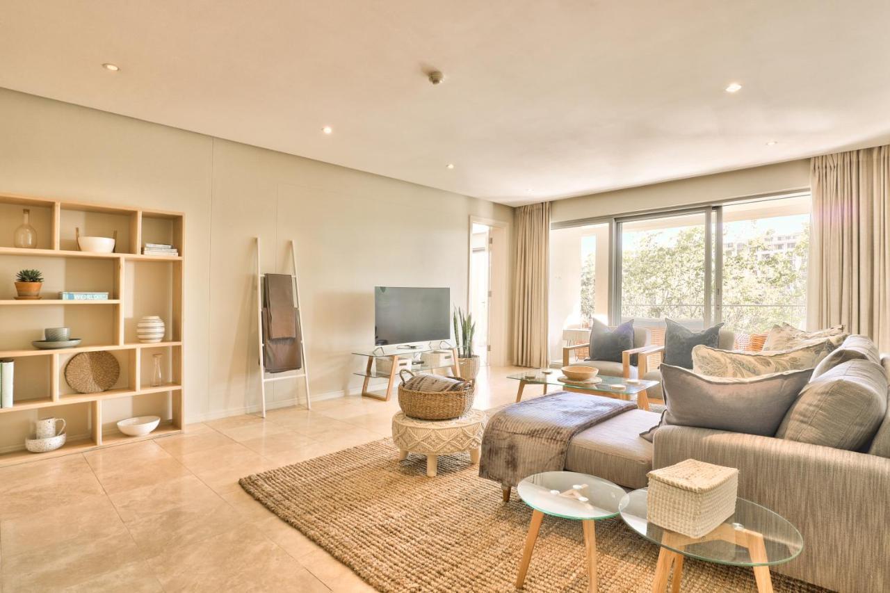 Elegant V&A Waterfront Canal Apartment เคปทาวน์ ภายนอก รูปภาพ