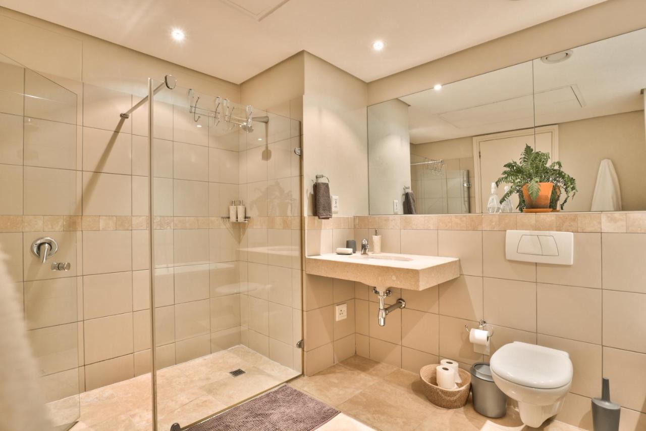 Elegant V&A Waterfront Canal Apartment เคปทาวน์ ภายนอก รูปภาพ