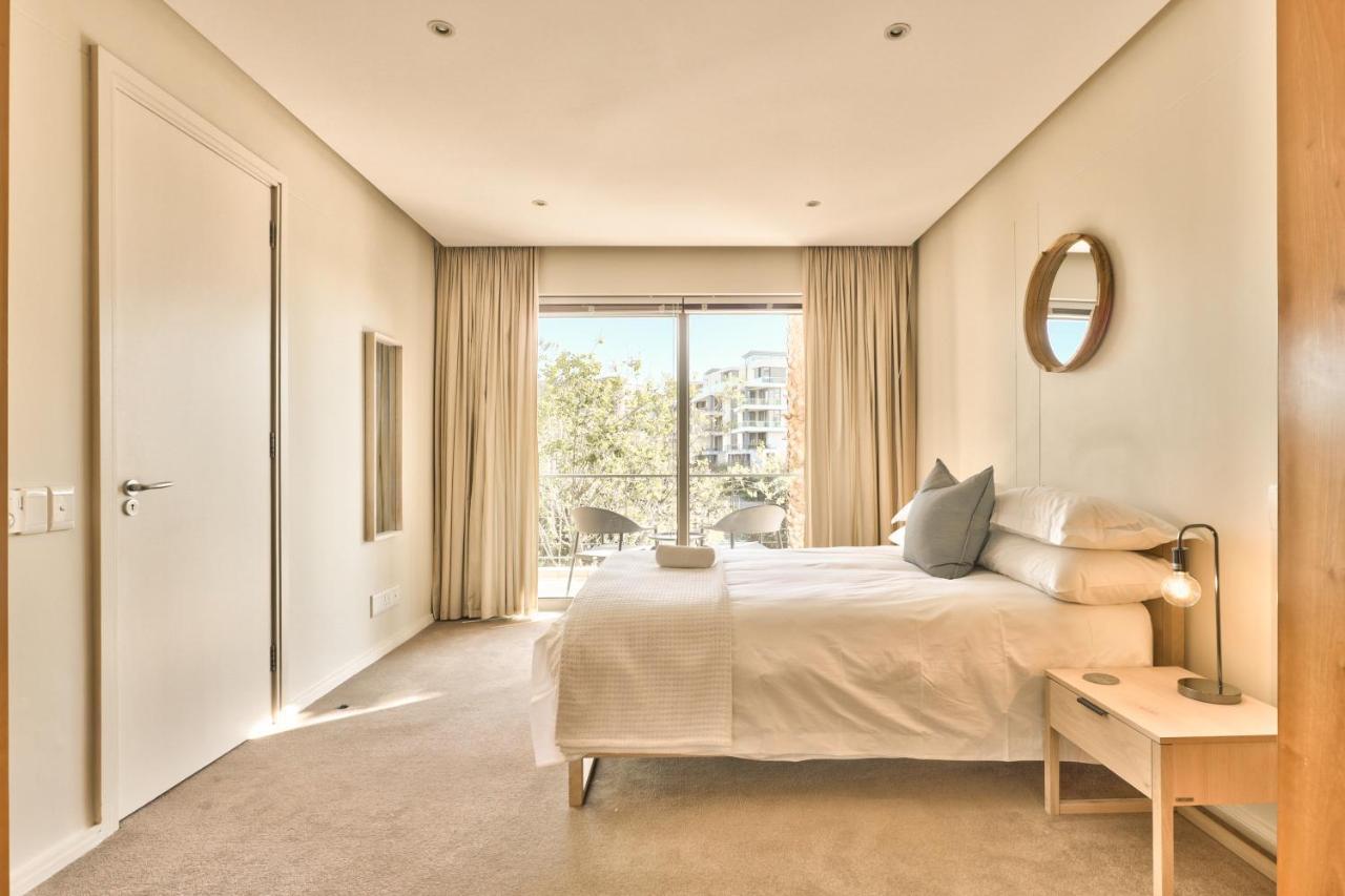 Elegant V&A Waterfront Canal Apartment เคปทาวน์ ภายนอก รูปภาพ